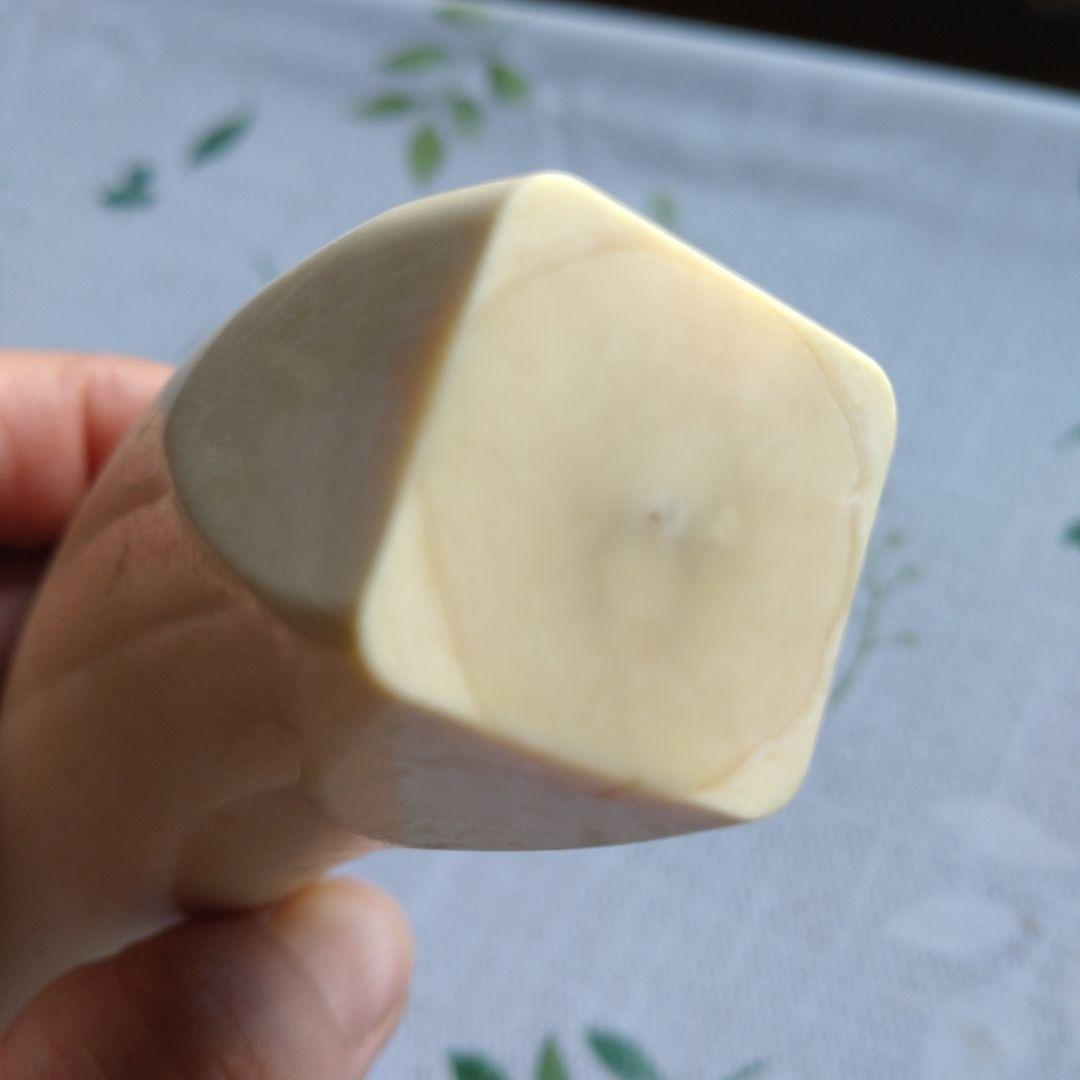 マッコウ鯨の牙です、貴重品です。