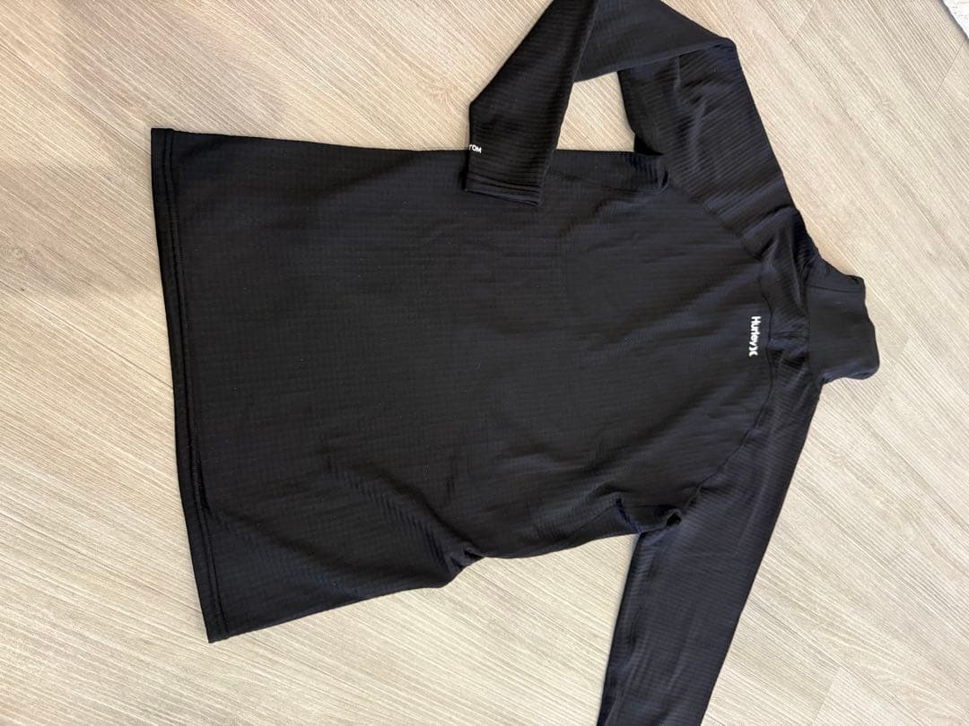 Hurley ブラック ハイネック長袖シャツ