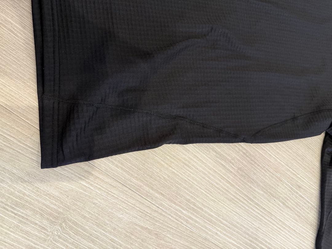Hurley ブラック ハイネック長袖シャツ