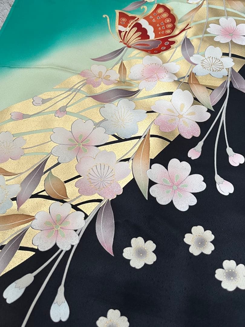 桜と蝶模様の緑の振袖 〇仮絵羽