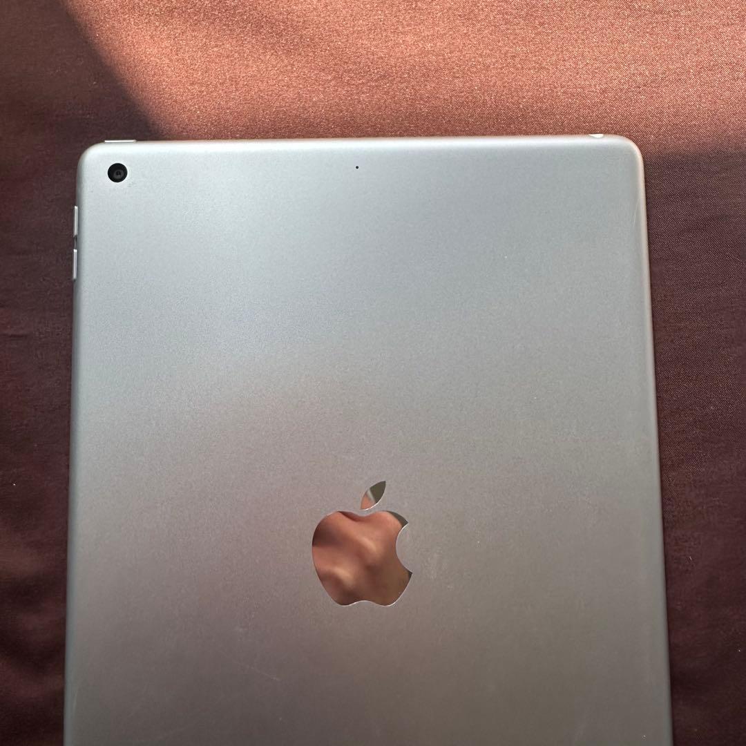 Apple iPad 第9世代 wifiモデル シルバー 64GB