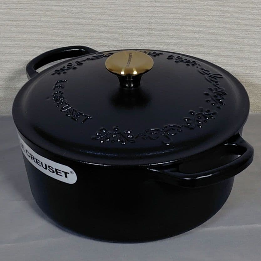 新品未使用 限定品　ル・クルーゼ シグニチャー ココット・ロンド22cmネイビー