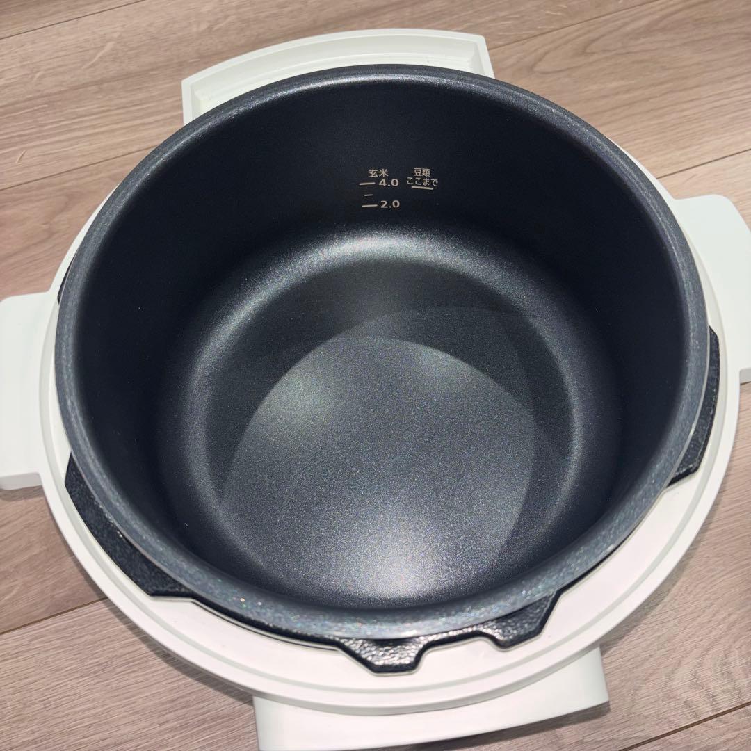 美品✨　アイリスオーヤマ 電気圧力鍋 4.0L ホワイト PC-MA4-W