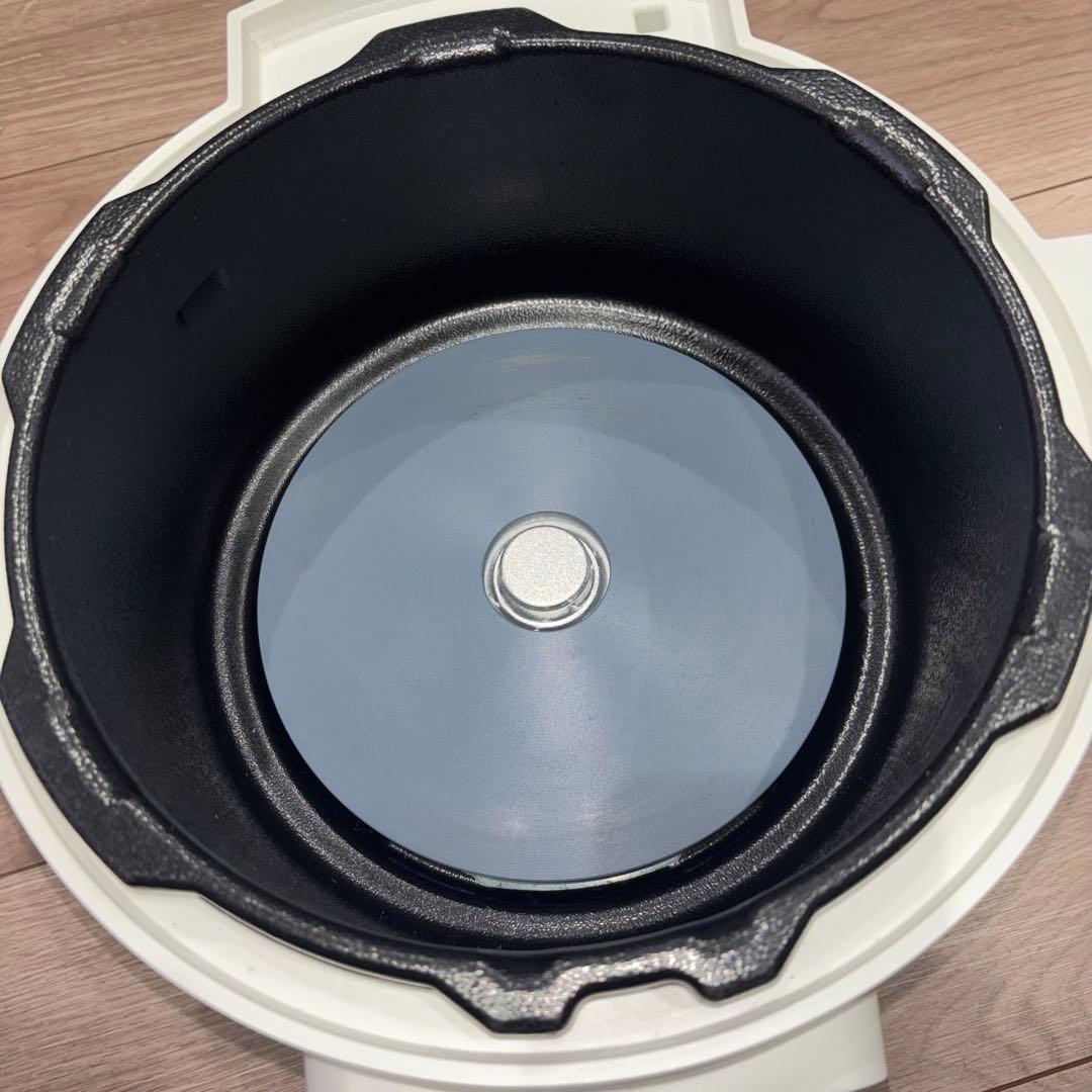 美品✨　アイリスオーヤマ 電気圧力鍋 4.0L ホワイト PC-MA4-W