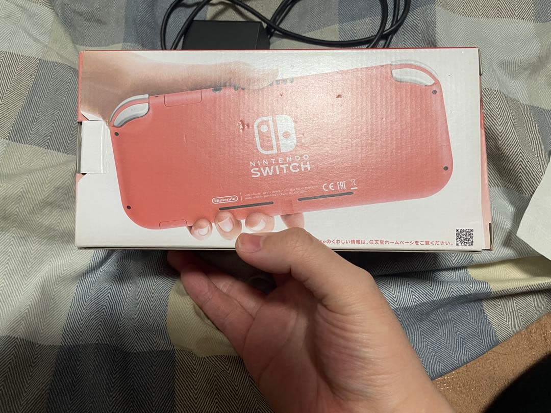 Nintendo Switch Lite 本体　充電器　ケース付きコーラルピンク