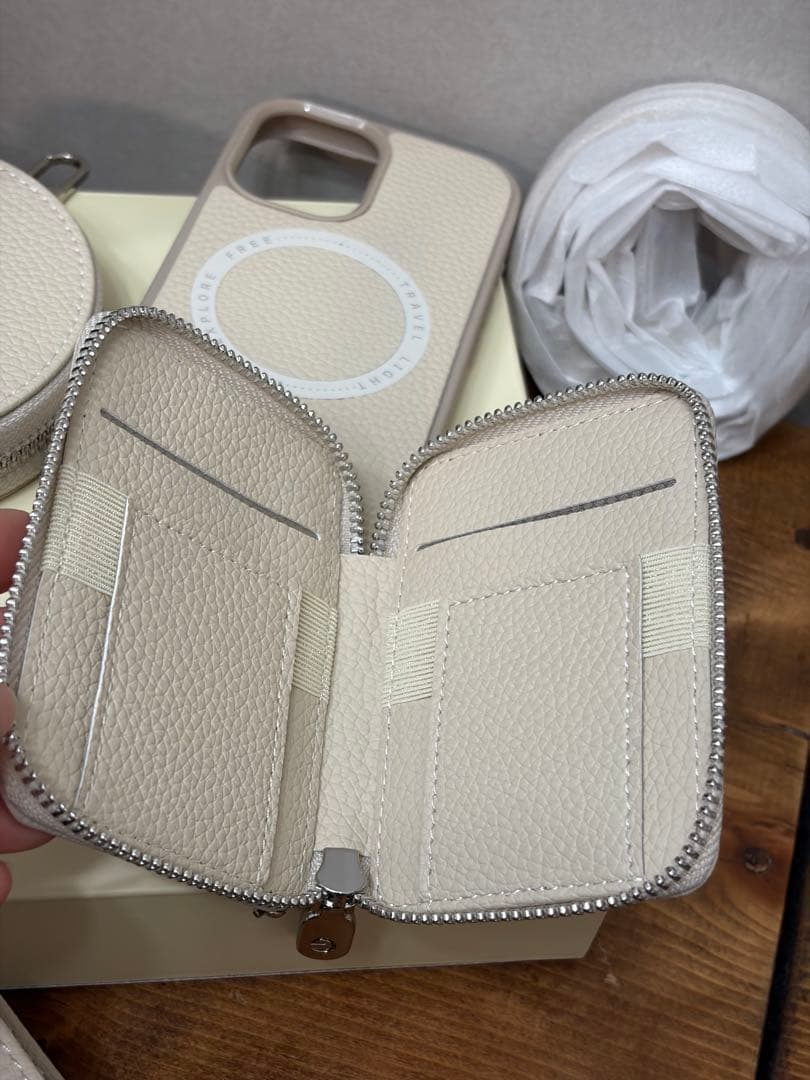 新品♪CUSTYPE⭐︎iPhone17ルナシルバーシリーズアイボリーベージュ