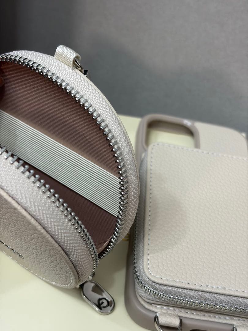 新品♪CUSTYPE⭐︎iPhone17ルナシルバーシリーズアイボリーベージュ