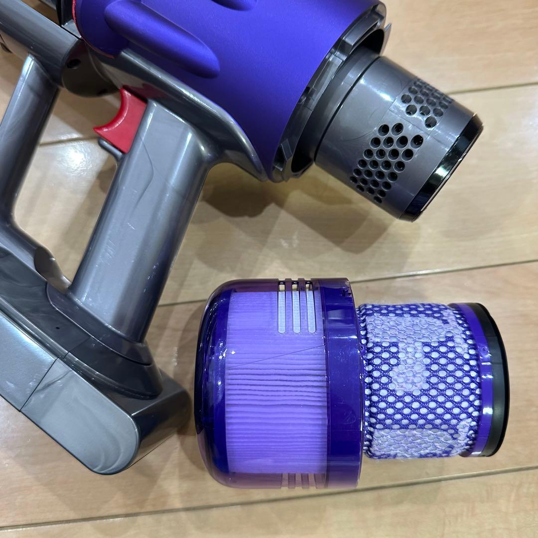① ほぼ未使用　ダイソン コードレス掃除機 SV18 FF PL PU
