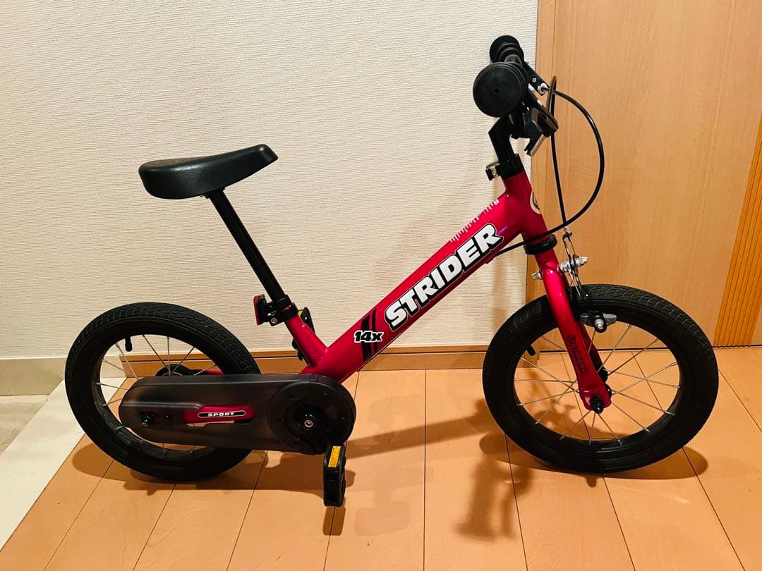ストライダー14X ピンク　STRIDER　14X　スタンド付き