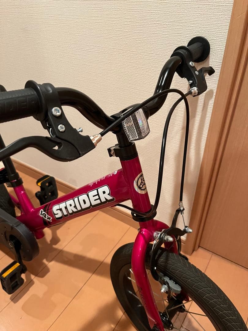 ストライダー14X ピンク　STRIDER　14X　スタンド付き