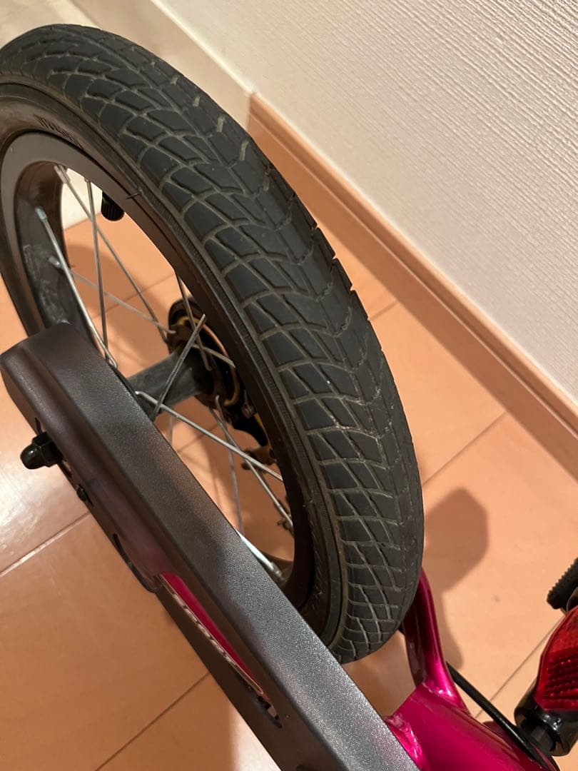 ストライダー14X ピンク　STRIDER　14X　スタンド付き