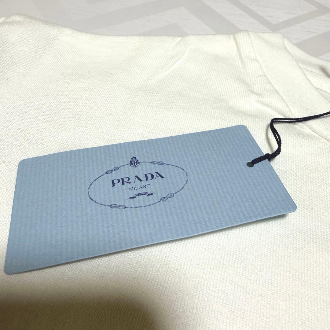 【新品未着用タグ付き】プラダ レディースS ロゴ半袖Tシャツ　白 丸首