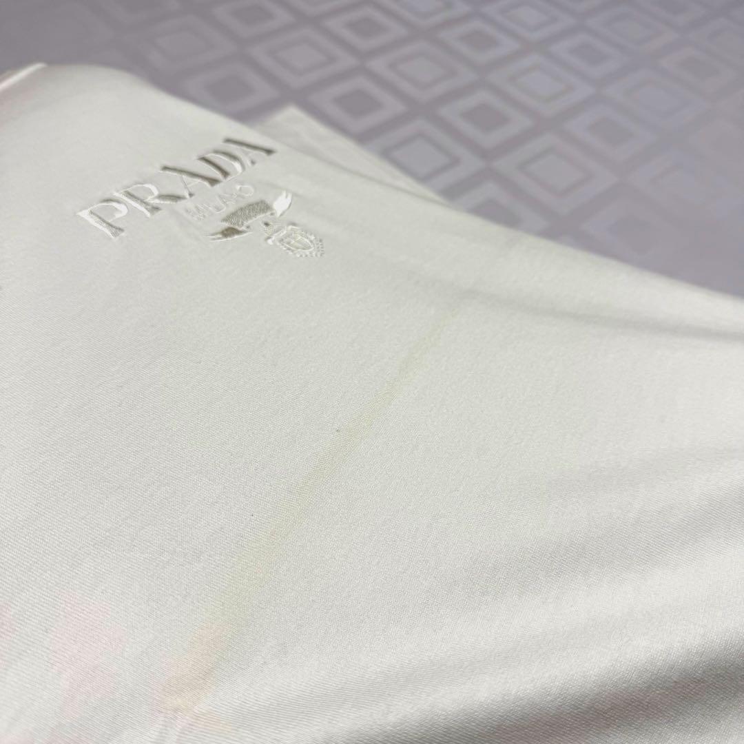 【新品未着用タグ付き】プラダ レディースS ロゴ半袖Tシャツ　白 丸首