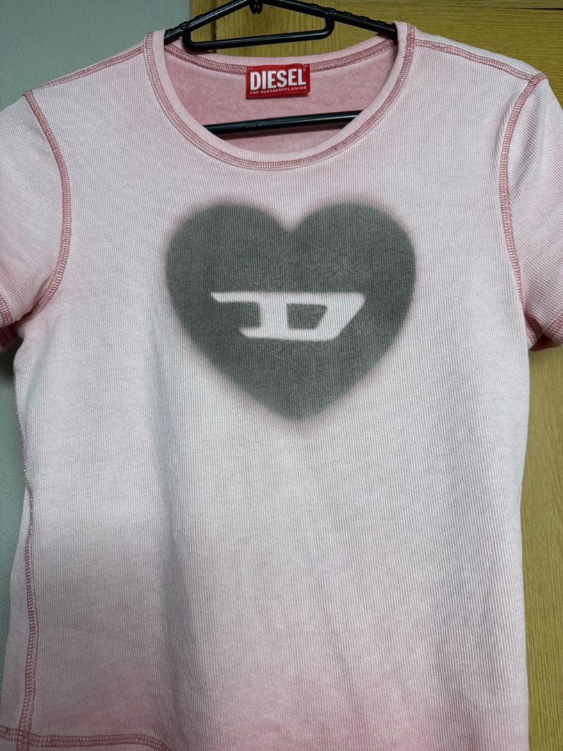 DIESEL ピンク ハートロゴ Tシャツ