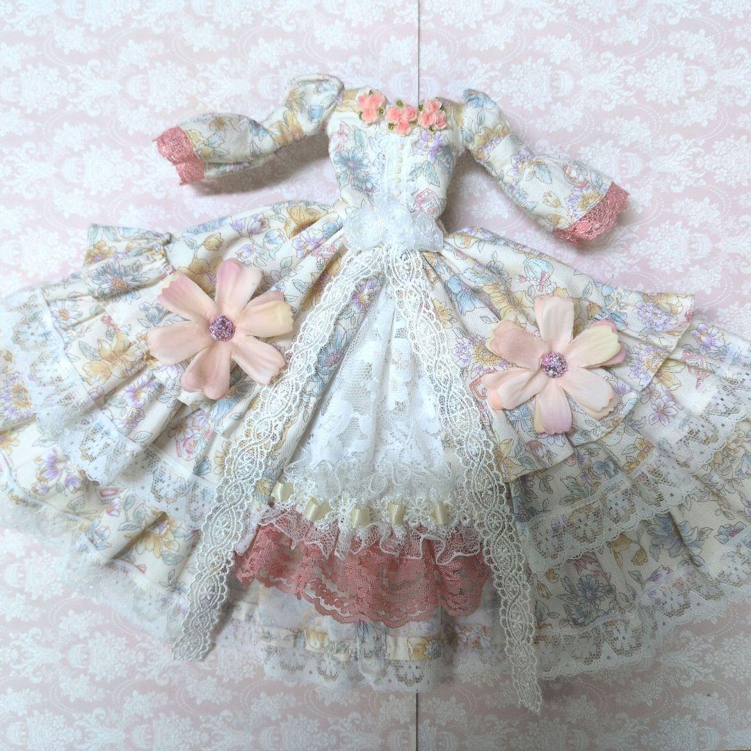 ☆*☆様 ジェニーフレンド27cmドール服　ライトオレンジとコーラルピンクのドレ