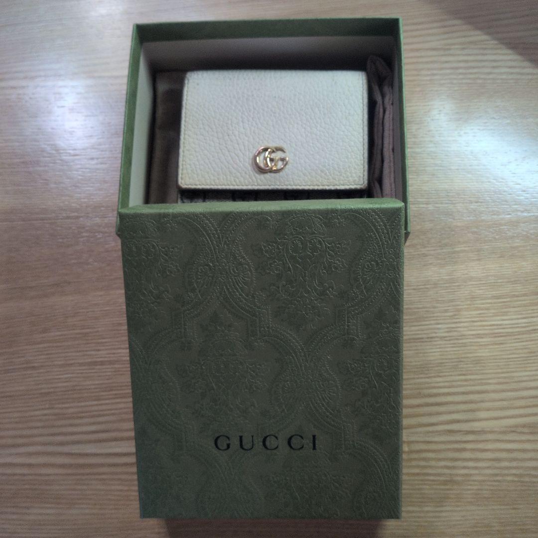 Gucci 二つ折り財布 箱・内袋付