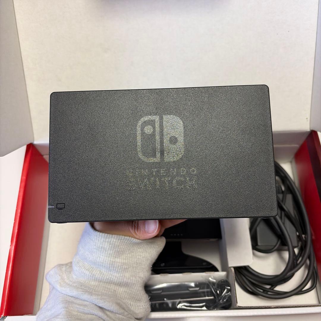 ニンテンドー　【switch】 本体　ハンドル付