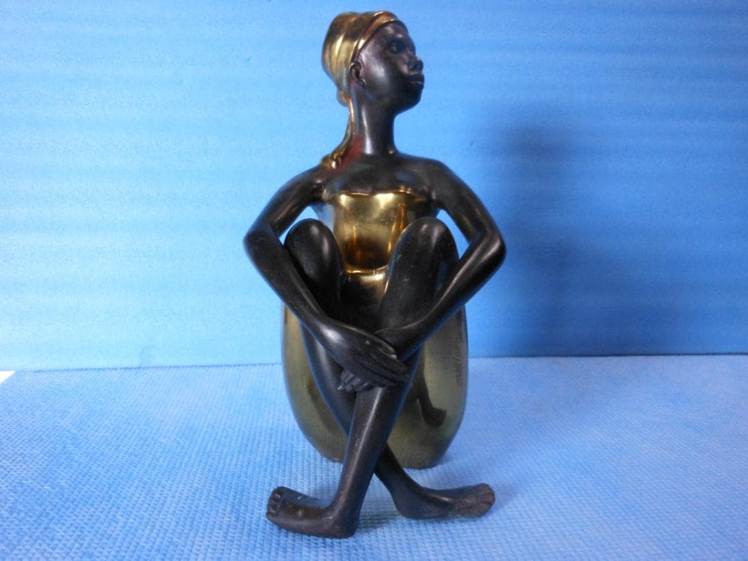 オブジェ　金属製(真鍮） 抽象女性像 　高さ・約３８cm