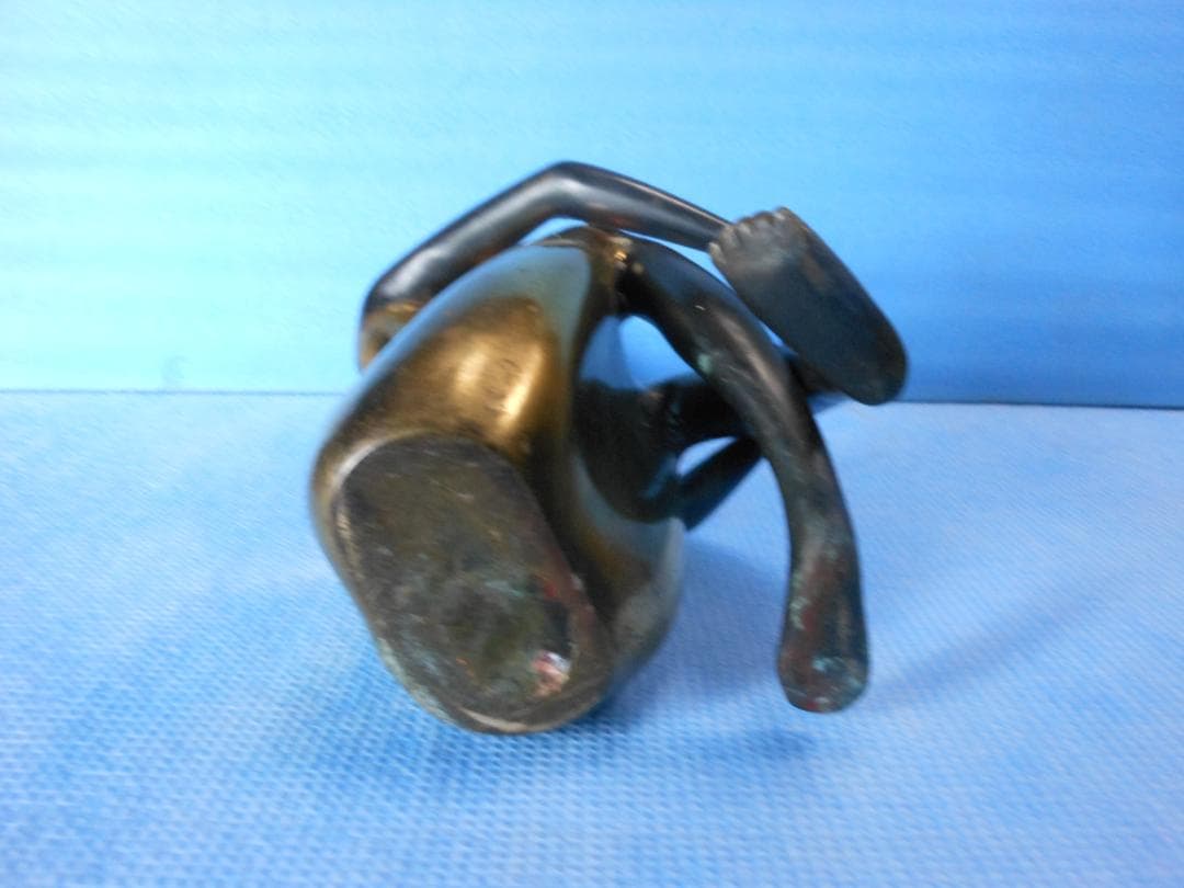 オブジェ　金属製(真鍮） 抽象女性像 　高さ・約３８cm