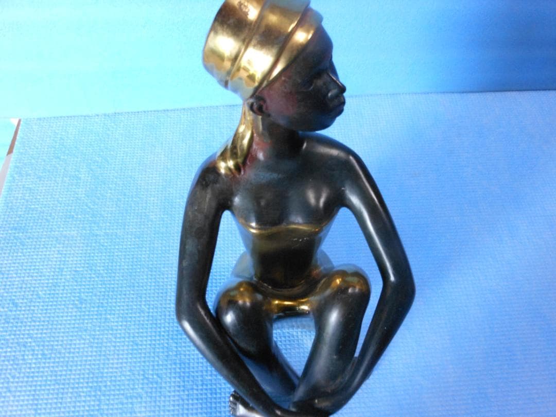 オブジェ　金属製(真鍮） 抽象女性像 　高さ・約３８cm