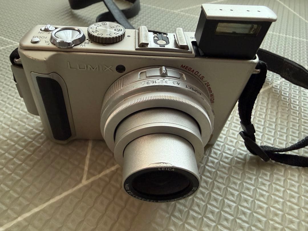 動作確認済　Panasonic LUMIX DMC-LX3 シルバー　デジカメ