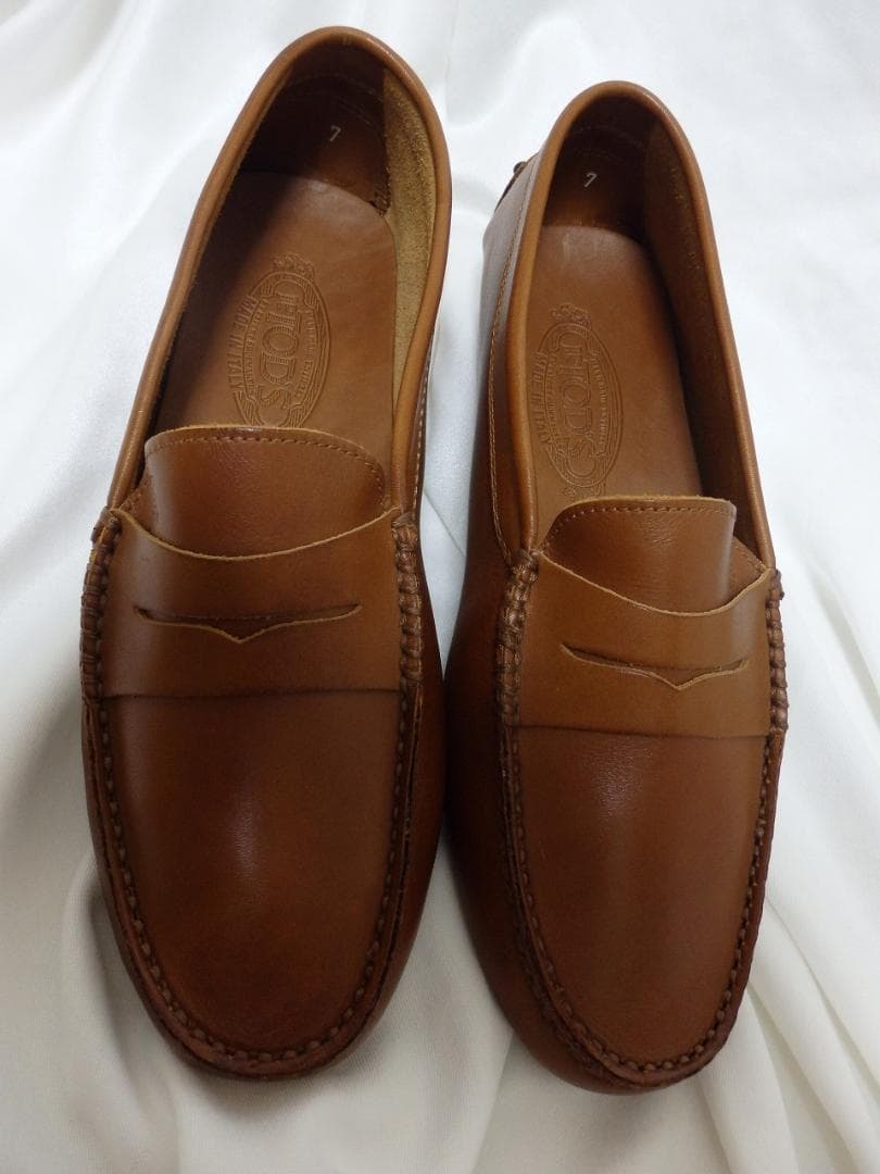 トッズ　ブラウンレザー　ドライビングローファー　25.5㎝　未使用　TOD'S