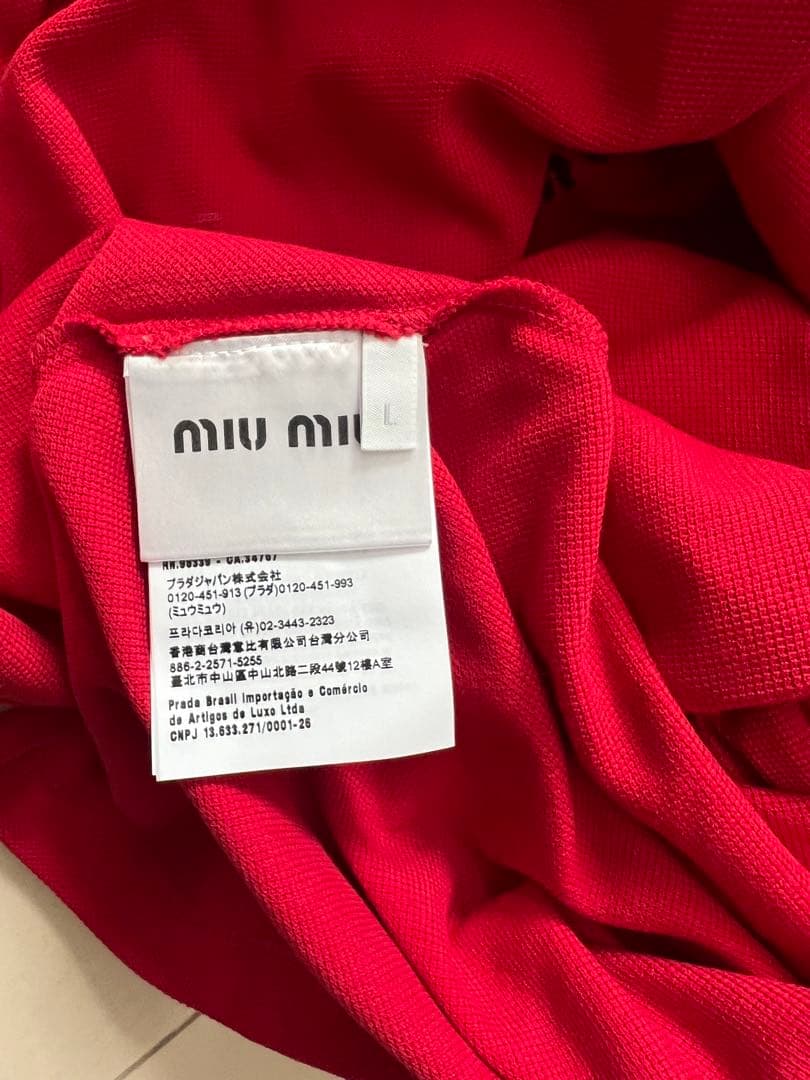 miu miu 赤 ポロシャツ イタリア製