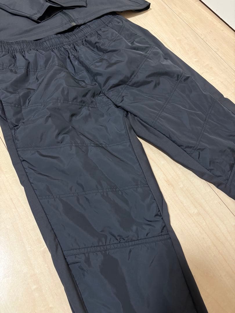ASICS ブラック ウィンドブレーカー　上下セット
