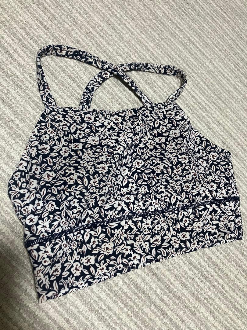 emmi yoga 花柄スポーツブラとレギンスセットアップ