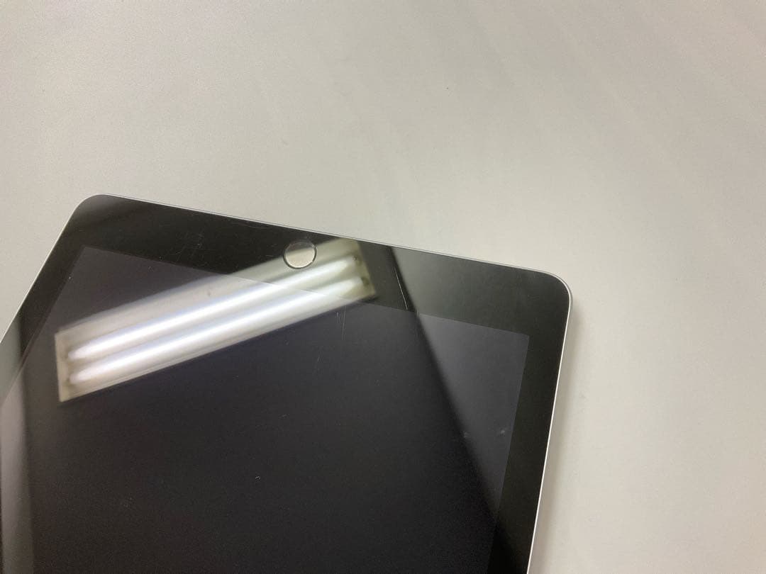 【電池95％】iPad第6世代 32GB スペースグレイ Wifiモデル