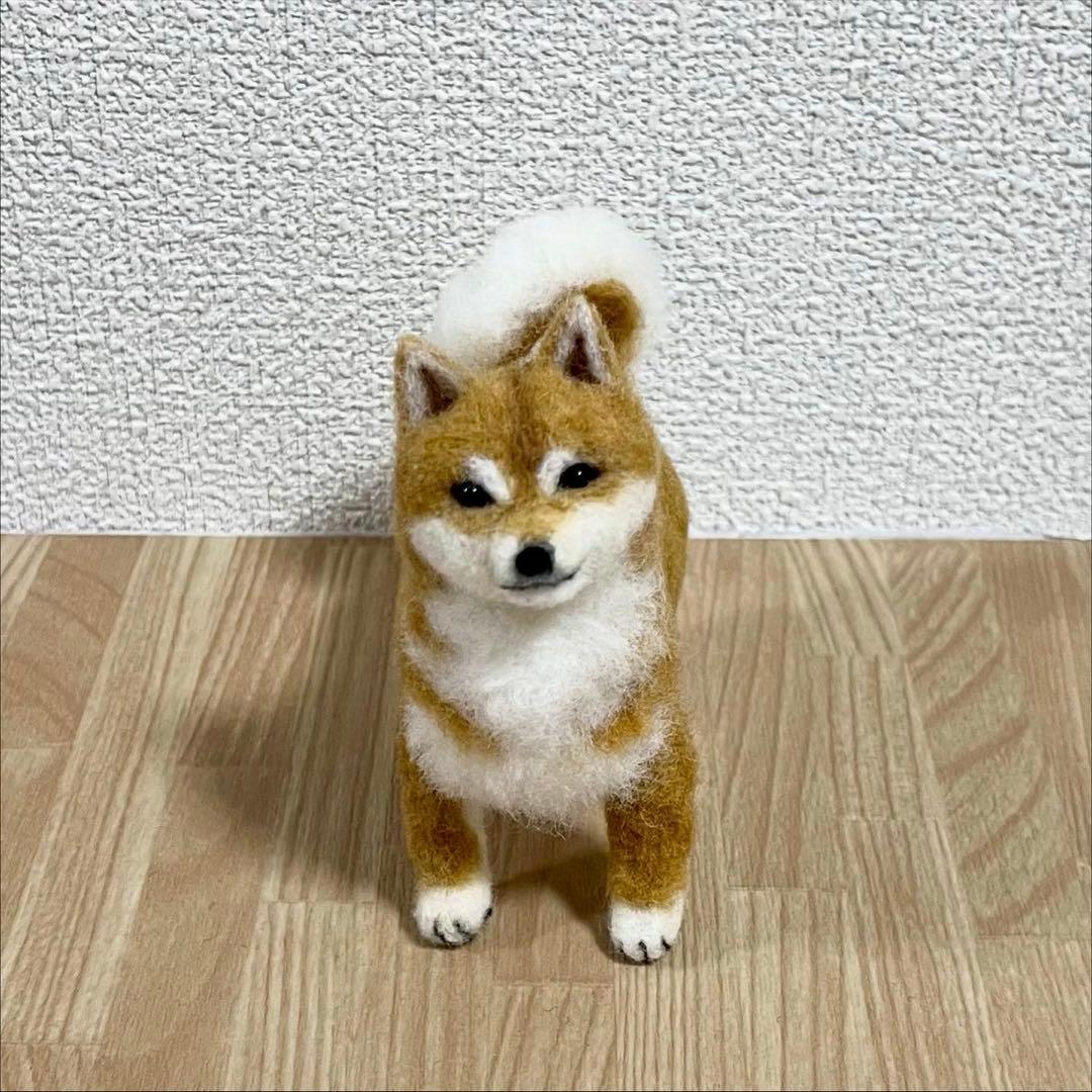 羊毛フェルト　柴犬　立ち姿　手乗りサイズ　ハンドメイド