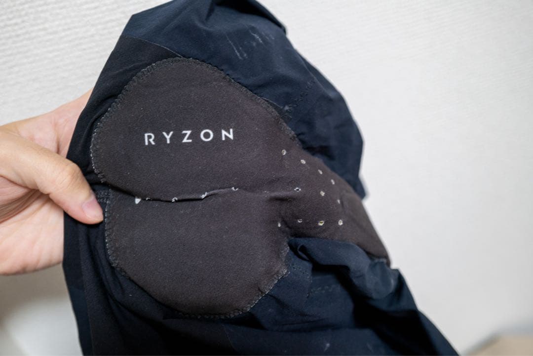 RYZON トライスーツ　Sサイズ（定価約8万円）