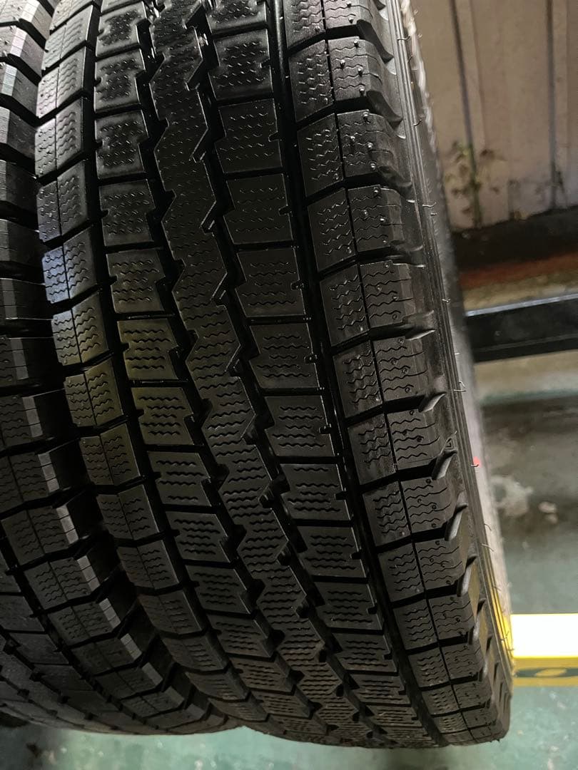 195/85R15 113/111L ③(１本)あくび