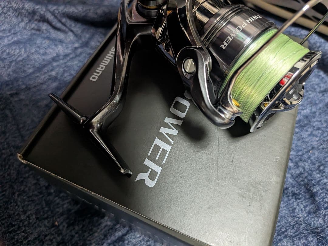 SHIMANO 24 TWIN POWER 2500SHG スピニングリール