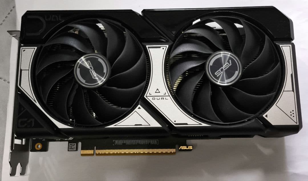 グラフィックボード・グラボ・ビデオカード ASUS GeForce RTX 5060 8GB GDDR7