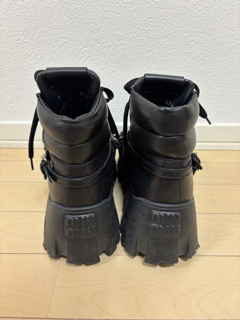 MIU MIU レザーブーツ