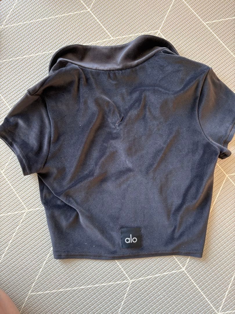 【新品】alo yoga クロップドポロシャツ