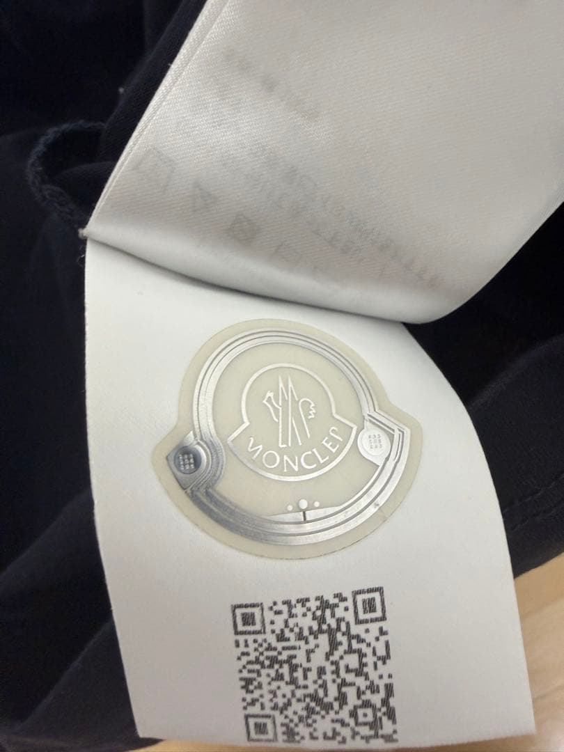 MONCLER 黒 Tシャツ