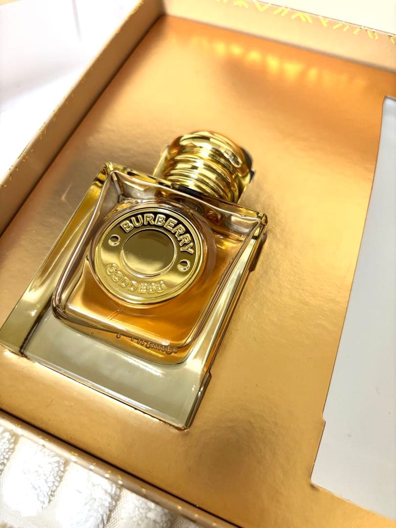⭐︎最終値下げ⭐︎限定セット BURBERRYゴッデス オードパルファム 50mL