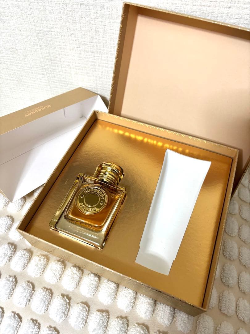 ⭐︎最終値下げ⭐︎限定セット BURBERRYゴッデス オードパルファム 50mL