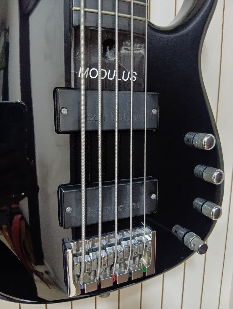 MODULUS Quantum5 エレキベース ブラック