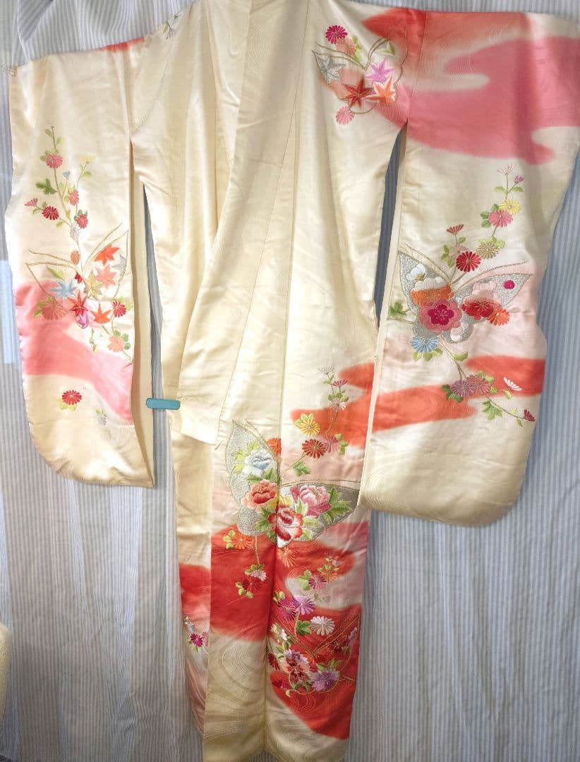 軽微な難あり☆振袖単品　優美に蝶花　正絹　身丈163cm　クリームイエロー