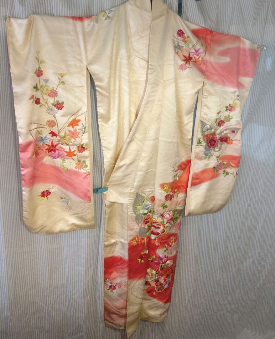 軽微な難あり☆振袖単品　優美に蝶花　正絹　身丈163cm　クリームイエロー