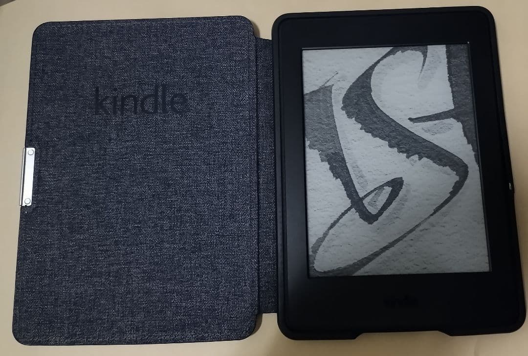 Amazon Kindle Paperwhite 第7世代　専用ケース付