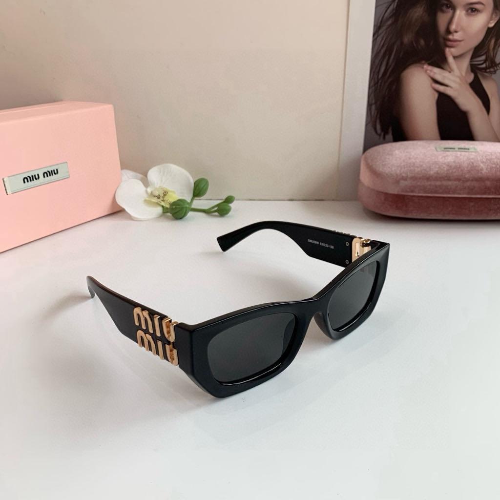 Miu Miu ミュウミュウ SMU 09W サングラス