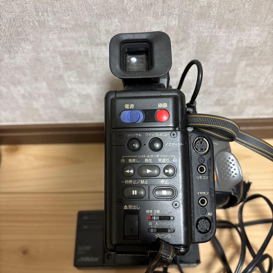 Victor GR-S55 VHS-Cビデオカメラ本体、充電器、キャップ