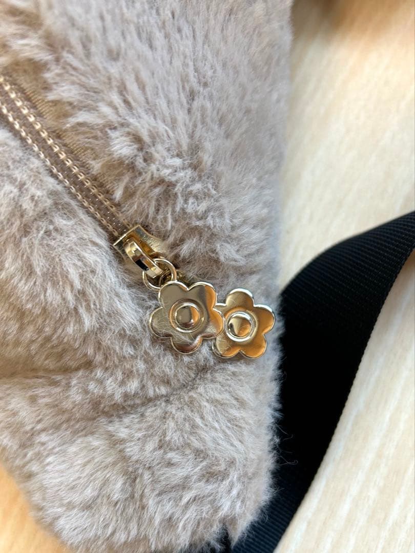 MARY QUANT ファーデイジーライン ボディバッグ　マリークワント　未使用