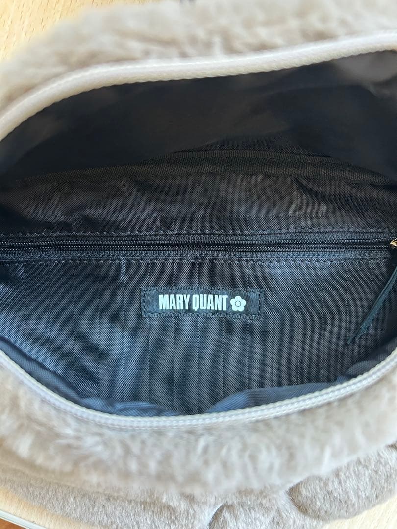 MARY QUANT ファーデイジーライン ボディバッグ　マリークワント　未使用
