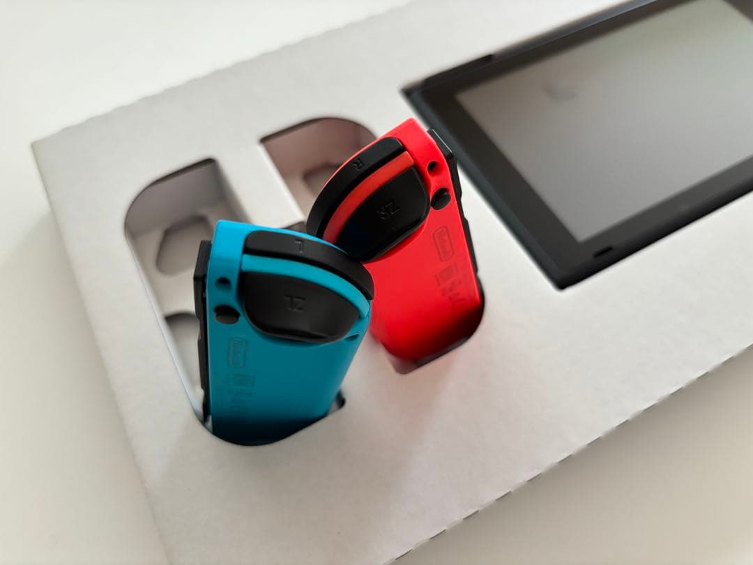 【美品】　Nintendo Switch 本体　ネオンブルー/ ネオンレッド