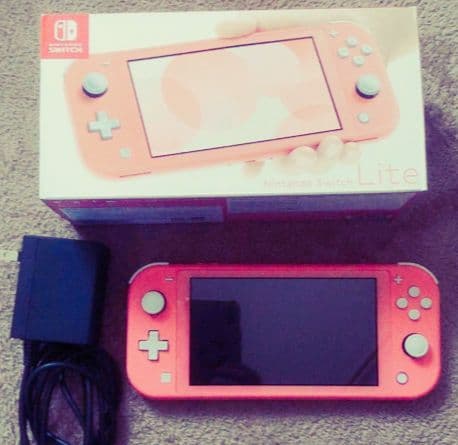【即購入可】Nintendo Switch Lite 本体（コーラルピンク）